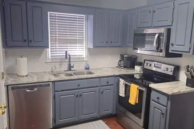 Image de Near Ft. Moore - Ft. Benning 4 br 2 bath renovated charming home