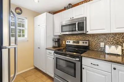 Image de 2 Bedroom, 2 Bathroom Walk-in Golf Condo with Sunroom feat. Pool View