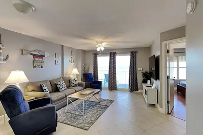 Image de Charming Oceanfront Condo - Pool + Beach Access