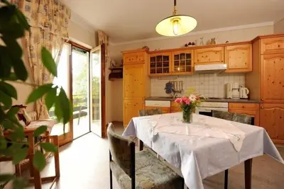 Image de Quiet, sunny vacation apartment with garden view