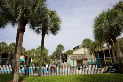 Image de Updated 2 bedroom/2. 5 bath townhouse, perfect for a large family beach getaway! !