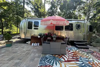 Image de Airstream in Wine Country Hot Tub Extra Cost