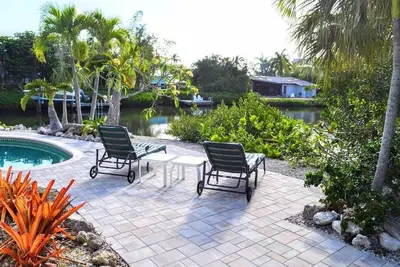 Image de Location! -Bean Point area w/pool. Panoramic Water View. Walk to Beach and town!
