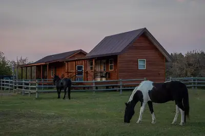 Image de Kara Creek Ranch - King Bed Cabin with Kitchen #6