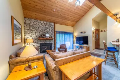 Image de 2+Loft Mountain View Luxury Home with Wifi & 2 Cars on Snowcreek Meadow!