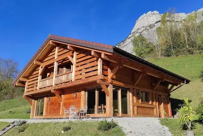 Image de Chalet Savoyard Neuf, 8 Personnes, Tout Confort au Milieu des Montagnes
