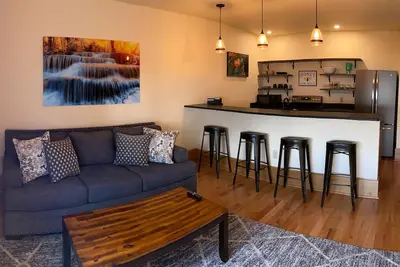 Image de Main Street Retreats 105 - Brand New Apt. 105