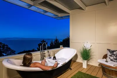 Image de The Barn is a fantastic bespoke renovated property with exceptional sea & rural