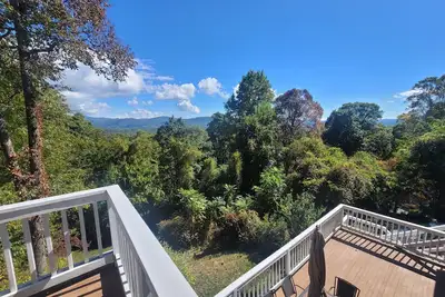 Image de Royal Cottage Mountain Views, Deck & Close to Downtown Avl, Dog Friendly