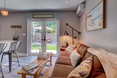 Private & Charming Cottage 2 bedrooms in Miami Beach