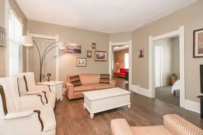 Image de Nice Getaway ★ Tons of Beds ★ Near Downtown ★ Two Tv Rooms