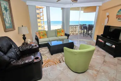 Image de Direct Ocean View Condo only a Short Walk from Local Shopping on Flagler!