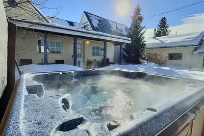 Image de 4br Victorian - Hot Tub - Sauna - Sleeps 10!