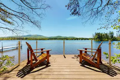 Image de Homey lakeside property w/ one house, two cottages, mtn. views, & private beach