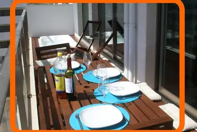 Image de Appartement moderne 2 minutes de la plage avec piscine intérieure chauffée, des jacuzzis
