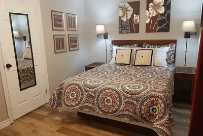Image de Sarnia Hidden Gem - 3 Br/2 Ba by College/Hwy/Arena