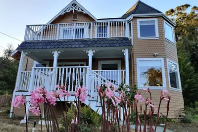 Image de Ocean Views - Gourmet Kitchen - Beach Access - Short Walk - Sleeps 4
