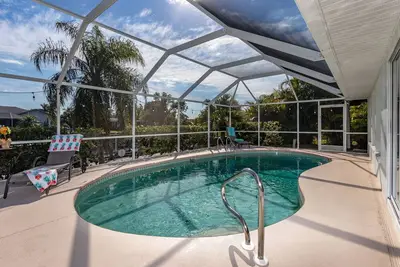 Image de Gulf-access electric-heated salt water pool home w\/pool table - Villa Christylee