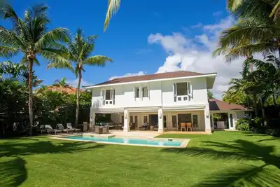 Luxury golf-front villa in exclusive beach resort