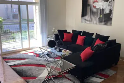 Image de Spacious, Beautifully Furnished Space. Nrg\/Med Cntr