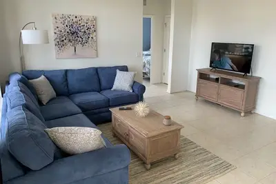 Image de All new, Updated 3rd Floor Condo overlooking pool
