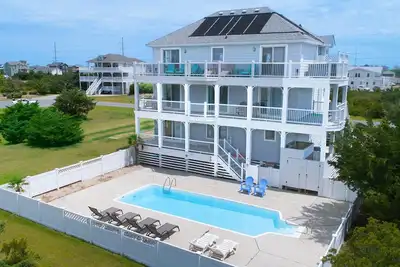 Image de Summer Savings - Soundside Home w/ Private Pool, Cabana, Pool Table and More