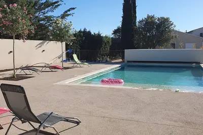 Image de \"Les bergeries de saumane\" Gite les oliviers, climatisé piscine commune chauffée