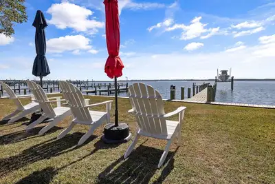 Image de The Haven in Belhaven Nc, Waterfront with private dock, steps from town center.