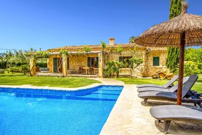 Image de Roig. Haven of peace in a traditional environment