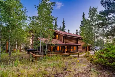 Image de Luxury cabin w/ river, hot tub, borders Natl Park