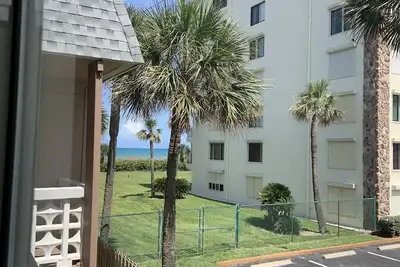 Image de 3-minute walk to private Beach - Recently Updated! In-unit Washer & Dryer