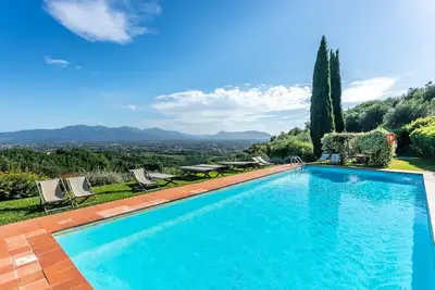 Villa à Segromigno In Monte avec 11 chambres à coucher, 22 couchages