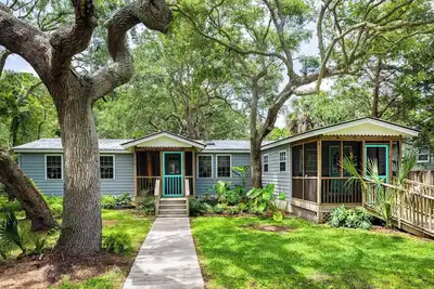 Image de Folly Jungle Hideaway w/ Hot Tub!