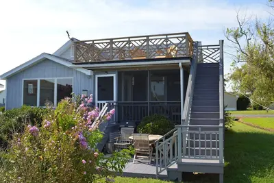 Image de Turn of the Creek - 2br home, W/F, Water Access home deck & dock. No Linens
