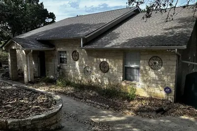 Image de Beautiful, spacious, home with view of Canyon Lake with boat ramp access