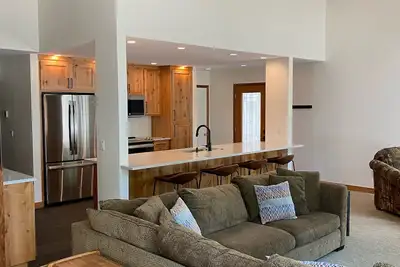 Image de Newly remodeled Glaze Meadow home w/2 main suites and rainbow room!