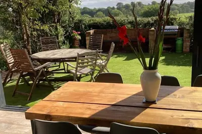 Image de Entire 3 bedroom newly converted coach house and garden, awesome views, pub.