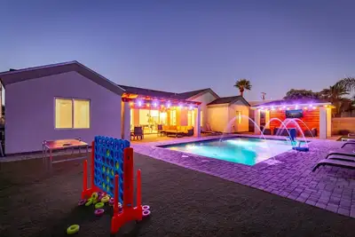 Image de Scottsdalestays 9bdrm-6bath The Ultimate Multimillion Estate-Pool & Sportscourts