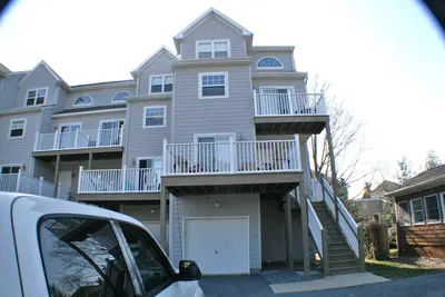 Image de Big and Beautiful condo 2