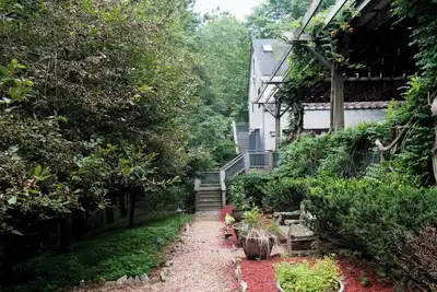 Image de Sleeps 4 w\/screen porch and private Hot Tub