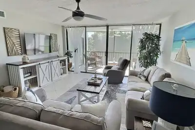 Image de Beautiful Hutchinson Island Beach Getaway- Golf View