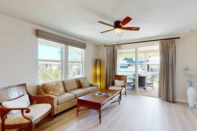 Image de Upscale coursefront condo with partial Ac, shared outdoor pool - close to beach