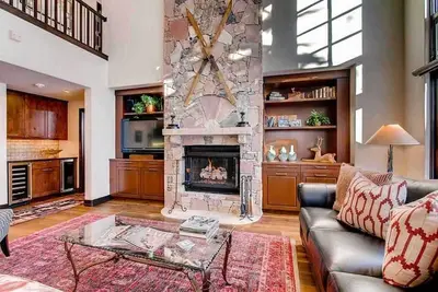 Image de Single family remodeled platinum level home with private hot tub! !