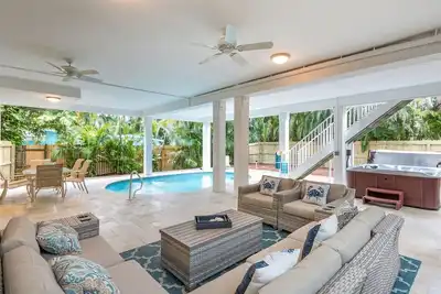 Image de Casablanca - Captiva Island Village home with pool just two homes from the sand