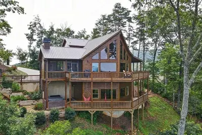 Image de Incredible Views/10 Min to Dt Blue Ridge/ 3 King Size Bedroom Cabin/ Hot Tub