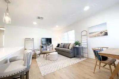 Image de :The Salt Bungalow: Clean, Gorgeous 1/1 Condo, 1/2 Block To Beach & Intercoastal
