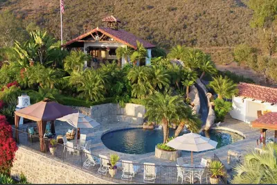 Image de Elegant hacienda home with elevated entertainment area & private pool