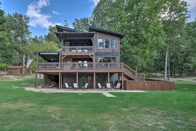 Image de Waterfront Beaver Lake Hideaway w\/ Kayaks & More!
