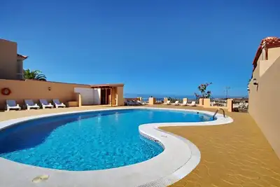 Image de Cozy townhouse with sea views in Costa Adeje.