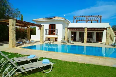 Image de Villas superieures Aphrodite Hills | Villa Superieure 0341 | Climatisation | 4 chambres | Paphos